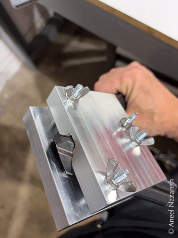 The steel tubes are sandwiched between two aluminum blocks connected with wingnuts